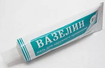 Вазелін для вій та брів: як користуватися для зростання та зміцнення, фото до та після застосування, відгуки